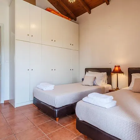 Mani's Aura Seaside-spacious Summer Retreat Apartment Kotronion (West Mani)