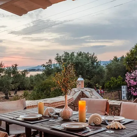 Mani's Aura Seaside-spacious Summer Retreat *